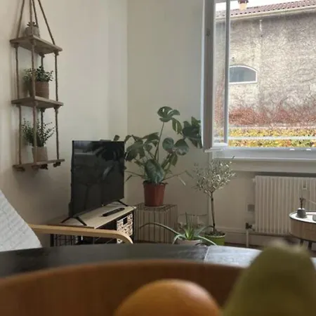 Habitación en casa particular Chambre Double Et Salon Canape Lit 2 A 4 Personnes *