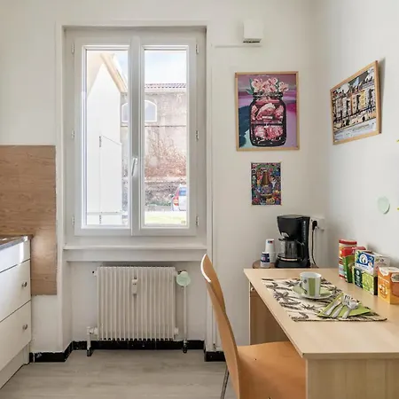 Chambre Double Avec Salle De Bains Commune *